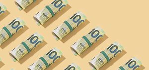 100-Euro-Scheine gerollt