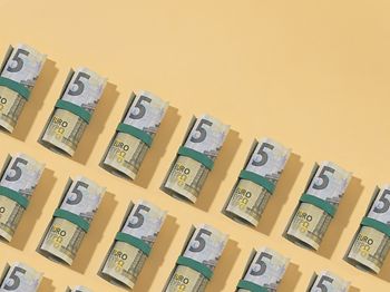 5-Euro-Scheine gerollt