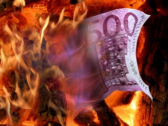 500-Euro-Schein brennt verbrennen Heizkosten