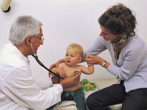Prävention: Auch Eltern können sich beim Kinderarzt impfen lassen
