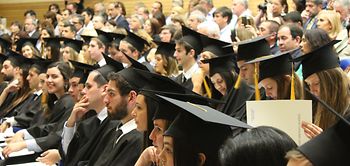 Absolventen im Hörsaal