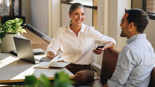 ältere Businessfrau Treffen