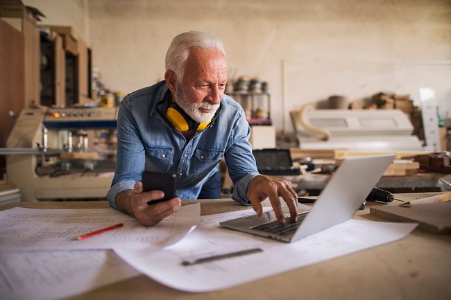 Older Workers & Digital Overload: Occupational Safety
