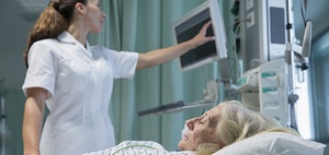 Fachleute empfehlen weniger Krankenhäuser für bessere Versorgung