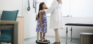 Typisch stille Beteiligung von Kindern an einer Arztpraxis