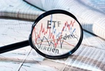 Aktien Fonds ETF Aktienkurs Lupe Börse Zeitung
