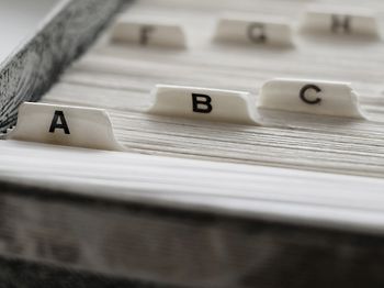 alphabetische karteikartenablage im register