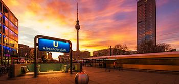 Berlin U-Bahn Alexanderplatz Abendrot Himmel