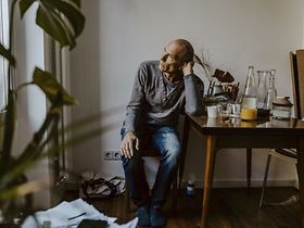 Alter Mann alleine einsam