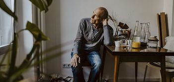 Alter Mann alleine einsam