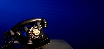 Altes Telefon mit Wählscheibe