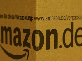 Amazon Schriftzug Karton