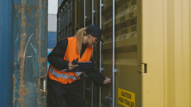 CBAM mit Anlaufschwierigkeiten: Neue Zollcodes verzögern Importe