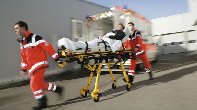 Plötzlicher Herztod nach Schwitzkasten als Arbeitsunfall anerkannt