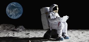 Astronaut Mond Erde Weltraum Laptop Sitzen Stein