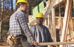 Männer bei Arbeit auf Baustelle
