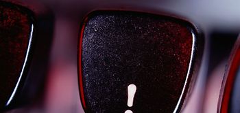 Ausrufezeichen auf Taste