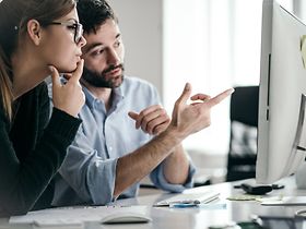 Austausch am Arbeitsplatz