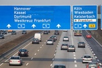 Autobahn A5 mit Richtungschildern Westkreuz Frankfurt Hannover Kassel Dortmund