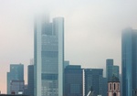 Bankentürme Frankfurt im Nebel