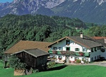 Bauernhof in Bergkulisse
