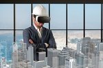 Bauingenieur mit VR-Brille guckt auf Hochhausmodelle