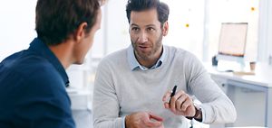 Beratungsgespräch zwei Männer