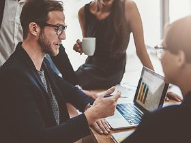 Besprechung mit Notebook