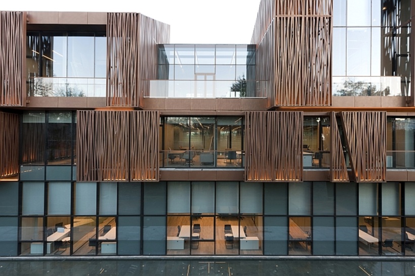 Bester Büro- & Geschäftskomplex: Selcuk Ecza HQ