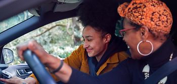 Betreuung_Mutter und Tochter Fahrstunde