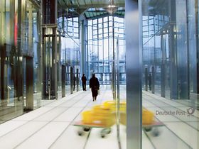 Blick ins Foyer des Deutsche Post Tower