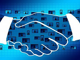 blockchain - Hände schütteln vor Usern am PC oder mobile