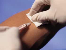 Blutentnahme mit Spitze im Arm