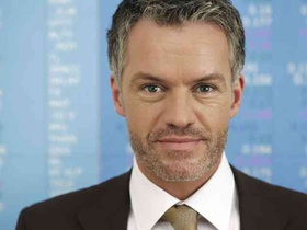 Boersenmakler vor Boersenmonitor, Portraet