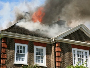 BGH zu Brandschaden: Vermieter muss Versicherung beanspruchen