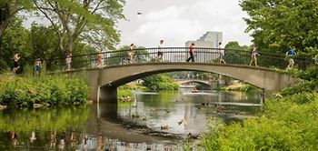 Bridge Couples social distance