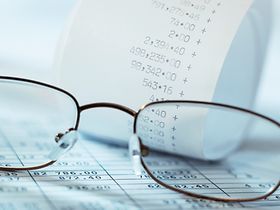 Brille mit Kassenzettel