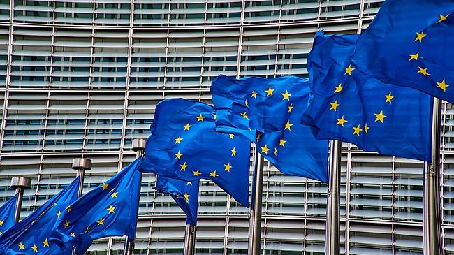 Brüssel EU-Kommission Europa-Flaggen