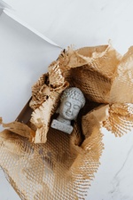 buddha kopf verpackt