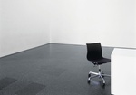 Bürostuhl in leeren Raum
