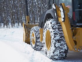 Bulldozer im Schnee