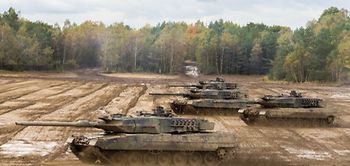 Bundeswehr Militär Armee Panzer Übung Gelände Wald
