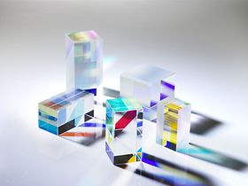 bunte durchsichtige Bauklötze