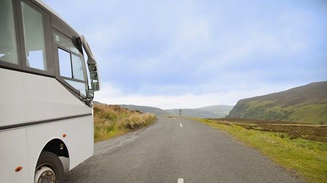 Bus in Landschaft