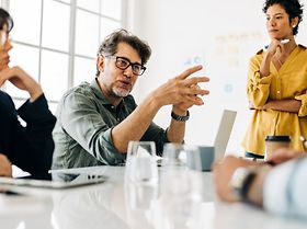 Business Diskussion Team Schreibtisch Konferenz Gläser