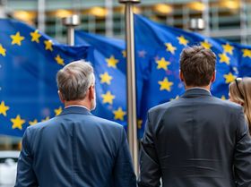 Business Männer Frau Europa Flaggen