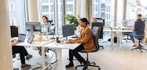 Businessmitarbeiter arbeiten an einem StartUp