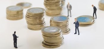 Cash Geld Münzen Stapel Business Figuren