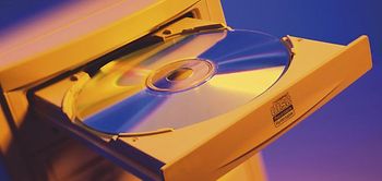 CD-ROM in Laufwerksschublade eines PC