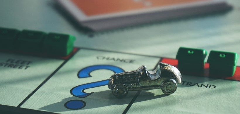Chancefeld auf Monopoly-Spielbrett
